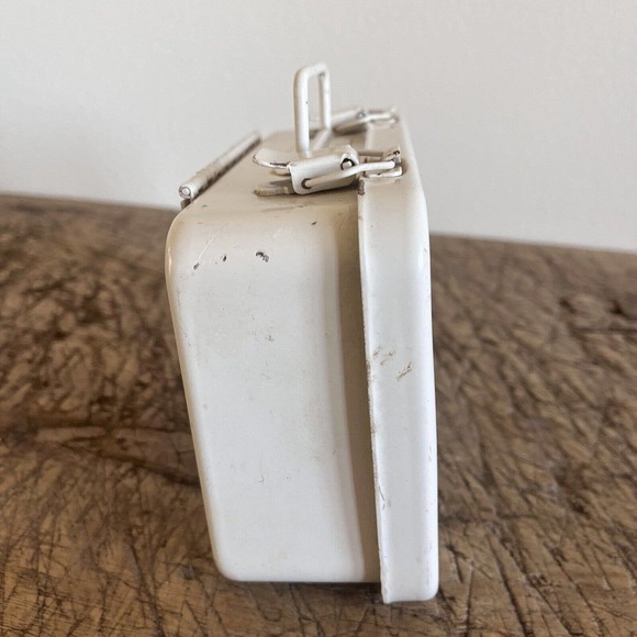 Vintage Welsh First Aid Kit Metal Wall Hanging with Contents - Bandages, etc - Picture 7 of 10